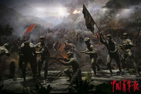 血战湘江，红军经过村庄不拿群众一针一线，百姓含泪相送