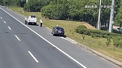 男子酒驾撞车遇交警掉头就跑_凤凰网视频_凤凰网