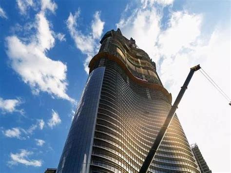 武汉绿地发声“华中第一高楼停工风波”：外立面完工时间变为明年 | 每经网