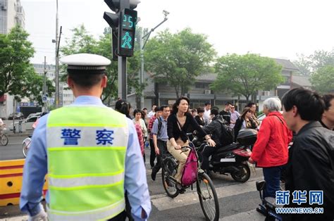现场直击：北京整治“中国式过马路”-新闻中心-南海网