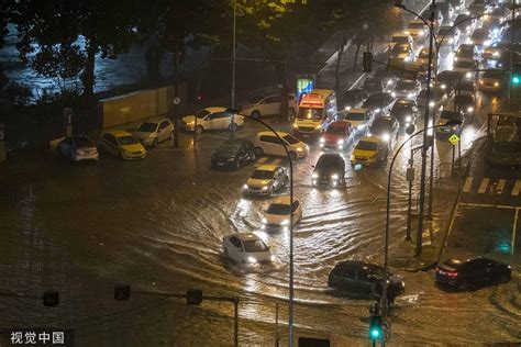 巴西里约热内卢遭遇暴雨侵袭 引发城市内涝