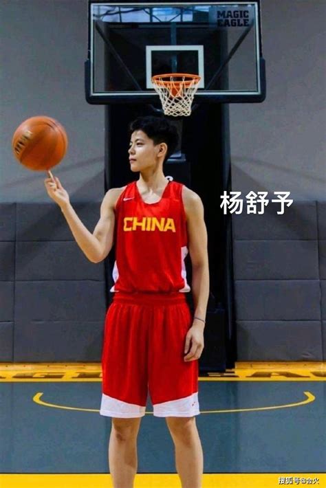 短发帅气长发可爱！中国女子三人篮球队员19岁杨舒予_手机新浪网