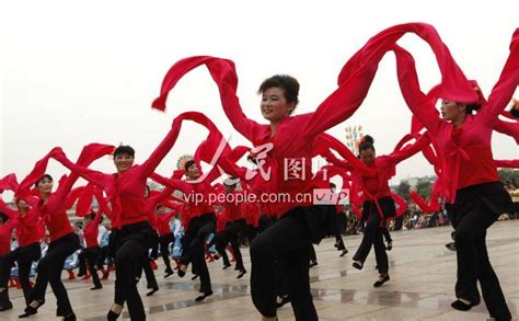 江西新建：广场舞“跳起来”-人民图片网