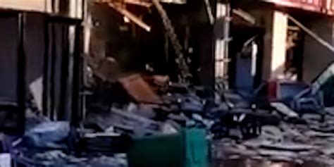 河南漯河一餐馆发生爆炸：周围店铺门窗玻璃被震碎 有人受伤倒地(含视频)_手机新浪网