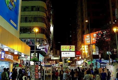 从2003年开放香港自由行，带动香港旅游业呈跨越式发展