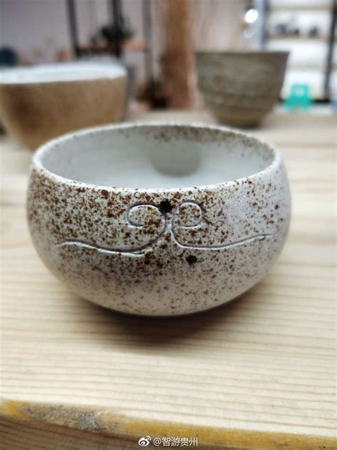 牙舟陶，是贵州陶瓷艺术中的“精绝”之作。在六百多年的发展历程中