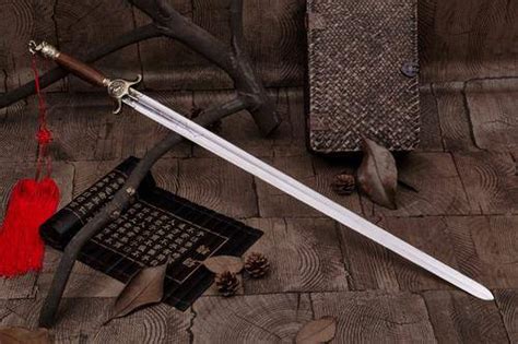 冷兵器之祖—宝剑，演变贯穿历史上5个重要时期，承载千年传承_文化