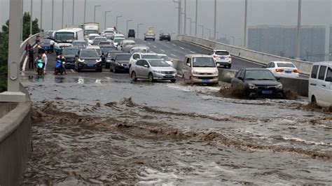 郑州发布暴雨红色预警：未来3小时市区降水超100毫米_凤凰网