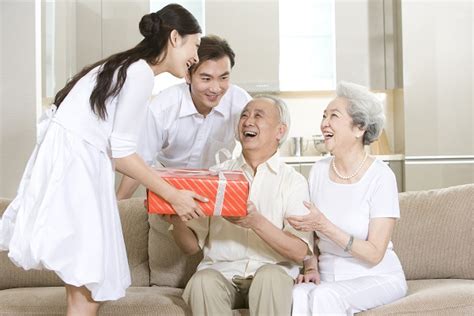 老人服用保健品的注意事项及警惕4个误区 - 成都市养老服务业协会,成都养老服务网,成都福利协会,养老服务网