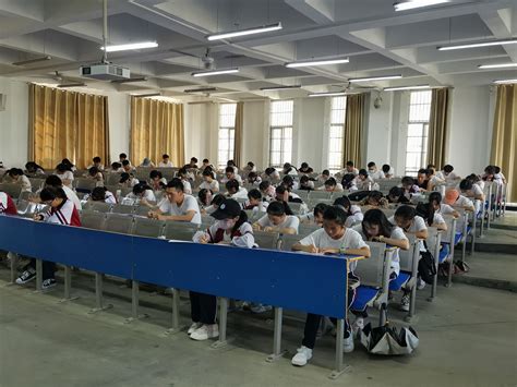 亳州一中召开高一高二年级班长会议-德育工作-亳州市第一中学