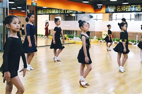 牛栏山一中飞扬舞蹈团随市出访韩国-北京市顺义牛栏山第一中学