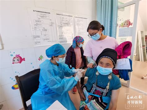 红河州妇幼保健院：卡通人偶陪孩子一起接种新冠疫苗_云南网
