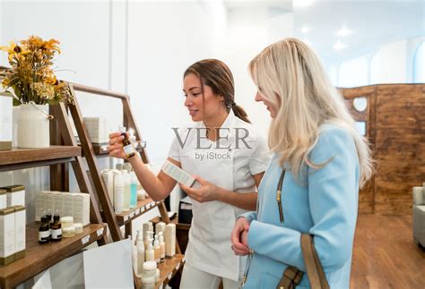化妆用品,商店,女人,商品,销售职位正版图片素材下载_ID:153461302 - Veer图库