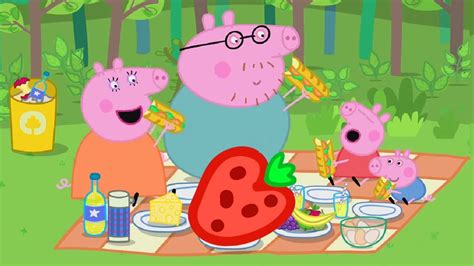 小猪佩奇帮妈妈摘草莓，佩奇喜欢吃草莓 玩具故事