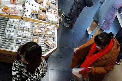 杭州70岁老太在生鲜超市行窃26次，家里吃不完还送人