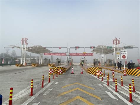 C视频｜连接两大商业综合体，广安华蓥市首座人行天桥建成通行_四川在线