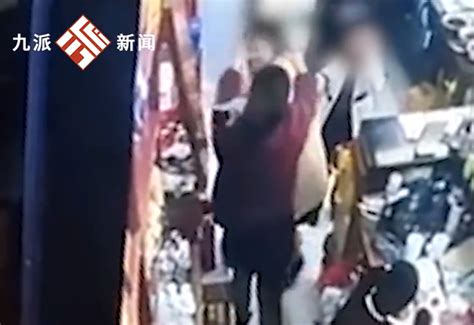 小偷被绑遭围殴 母亲赶来护住儿子_湖南频道_凤凰网