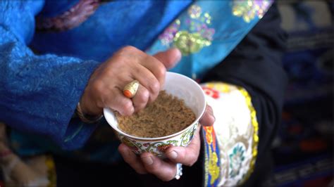 天祝藏族自治县人民政府 特色美食 天祝美食——酥油糌粑