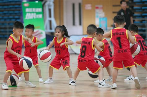 太萌了！济宁幼儿篮球渐走俏，“小篮球、大梦想”近了 - 海报新闻
