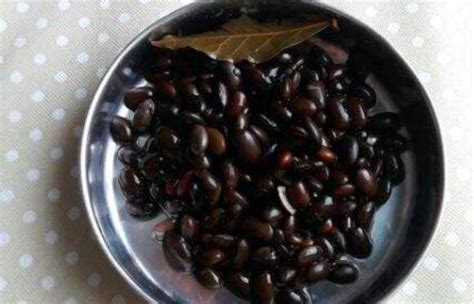 黑豆的功效与作用 吃黑豆的好处_彩牛养生