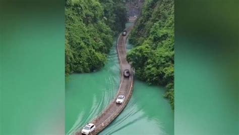 湖北恩施网红浮桥发生车辆落水事件 已致5死3伤_腾讯视频