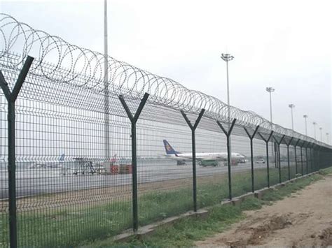衡水民用机场围栏网安装效果