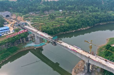 汉巴南铁路巴河大桥实现合龙|资讯频道_51网