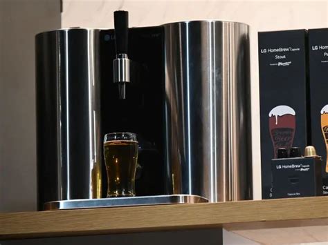 LG发布HomeBrew智能胶囊啤酒机，你可以在家酿造啤酒了 - 雷科技