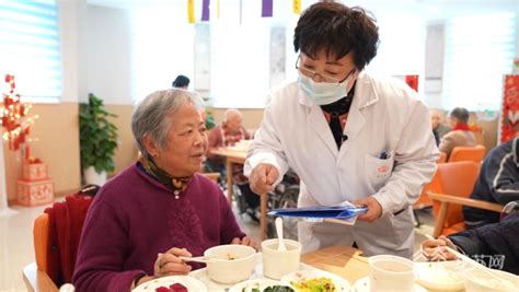 老人助餐服务提档升级 南京根据健康情况“私人”订制_我苏网