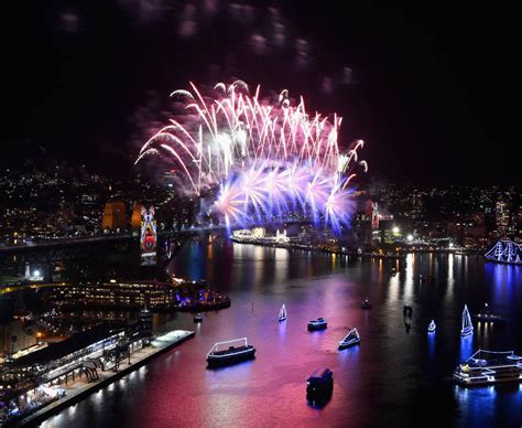 Live: Fireworks display rings in Sydney on NYE with restrictions - CGTN