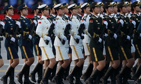 中国女兵惊艳亮相，靴子丝袜备受关注，网友：想得周全！|女兵|丝袜|靴子_新浪新闻