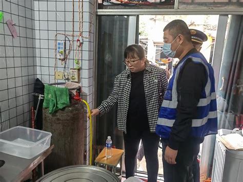 南阳新村街道群英社区开展瓶装液化气安全隐患排查工作-大河新闻