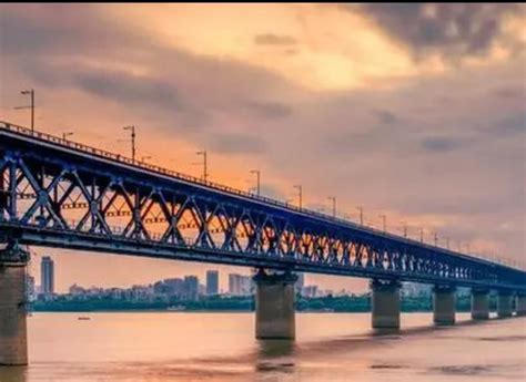 双年展设计师眼中的武汉：是N座大桥“摞”起来的_武汉_新闻中心_长江网_cjn.cn
