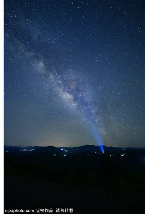 七八月可观赏银河落九天奇景，你想和谁一起看？