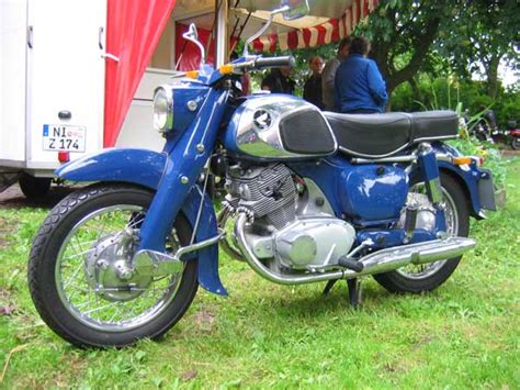 Altjapaner Treffen - Honda C72 v. 1961 - Galerie - www.classic-motorrad.de
