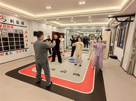 襄阳运营公司：打造特色健身讲堂 为驻地群众送健康_湖北交通投资集团有限公司