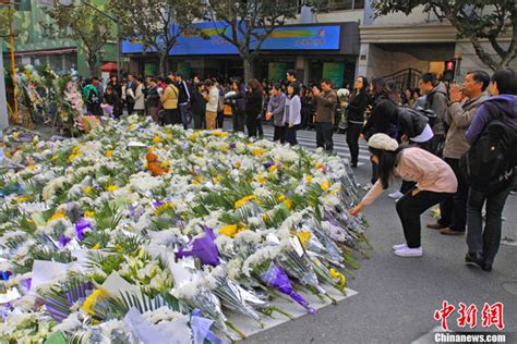 一束鲜花、一次礼敬，群众自发有序悼念袁隆平院士 - 教科卫要闻 - 新湖南