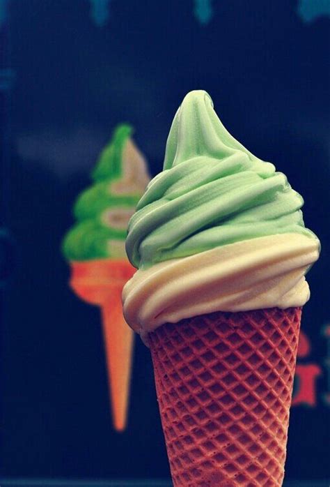美味的冰淇淋图片-两种颜色的冰淇淋素材-高清图片-摄影照片-寻图免费打包下载
