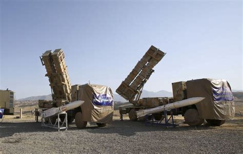伊朗军方展示最新防空导弹 自称可拦截弹道导弹_凤凰网军事_凤凰网