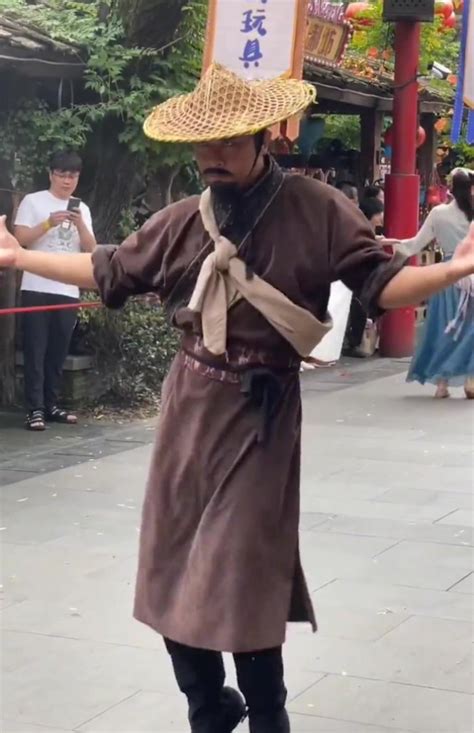 宋城“林冲”带队跳舞，网友：最严肃的脸跳最妖娆的舞_腾讯视频
