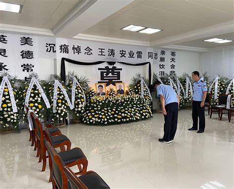 上海被拖行交警追悼会举行 民众悲痛悼念【2】--图片频道--人民网