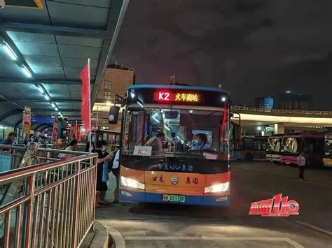 坐上“爱情巴士”55路公交车 情人节里踏上甜蜜公交之旅-杭州新闻中心-杭州网