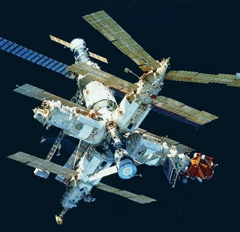 和平号空间站：前苏联航天工业的最后献礼_凤凰网