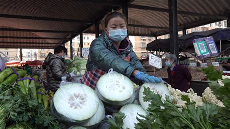 北京多家超市开售冬储菜、储备猪肉，价格实惠、备货充足__财经头条