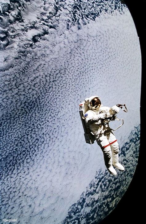 1965年3月18日苏联宇航员在太空船外漂游 - 历史上的今天