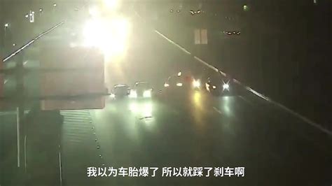 两人撞车后在车道内理论事故责任，再引发三车碰撞_凤凰网视频_凤凰网