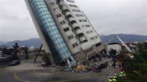 地震来袭时的第一视频画面被曝光 房屋左摇右摆 居民楼瞬间坍塌_腾讯视频