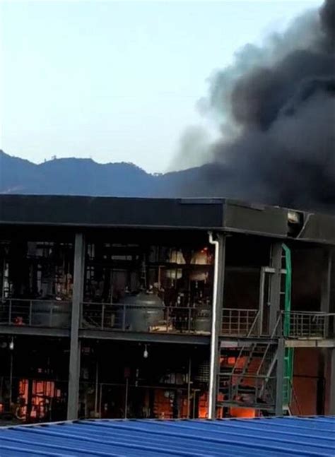 视频丨四川宜宾一工业园区发生爆燃事故 已致19死12伤 消防百事通