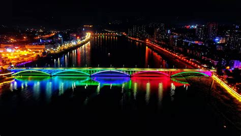 教师节前一天，实拍广元彩色霓虹大桥，很美很漂亮-搜狐大视野-搜狐新闻