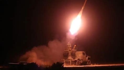 模拟摧毁以色列核反应堆 伊朗军演试射16枚弹道导弹_凤凰网